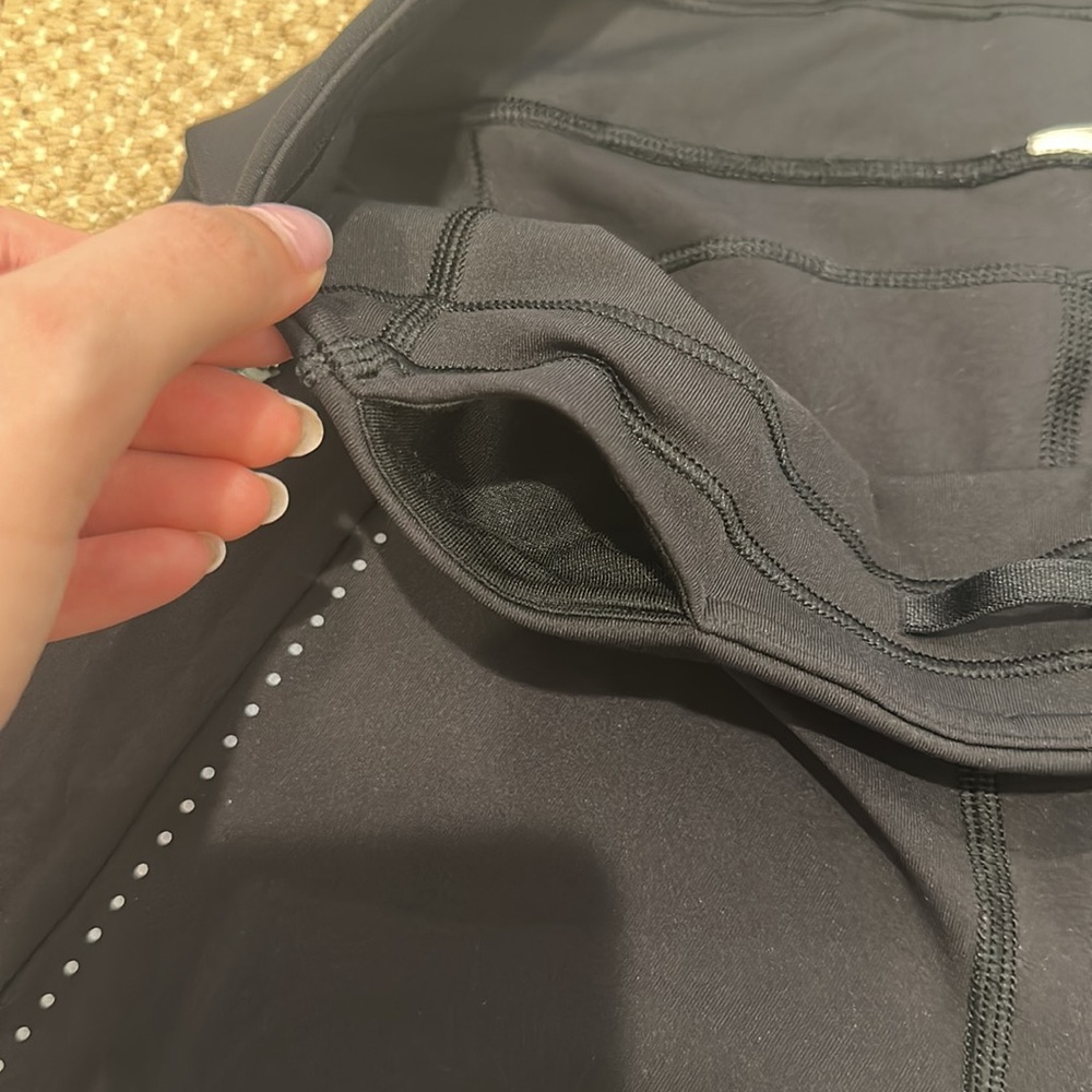 NWOT Lululemon reflective three pocket (one with zipper) leggings size 8 - Picture 5 of 10